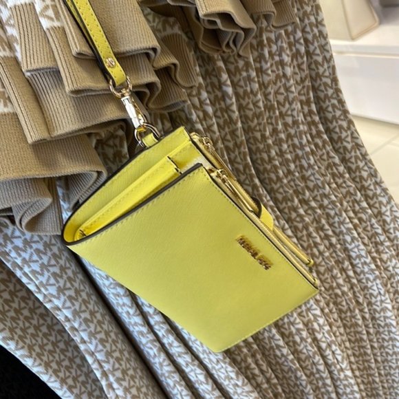 Michael Kors Jet Set Travel Large Double Zip Leather Wristlet Sunshine Yellow - Picture 4 of 16